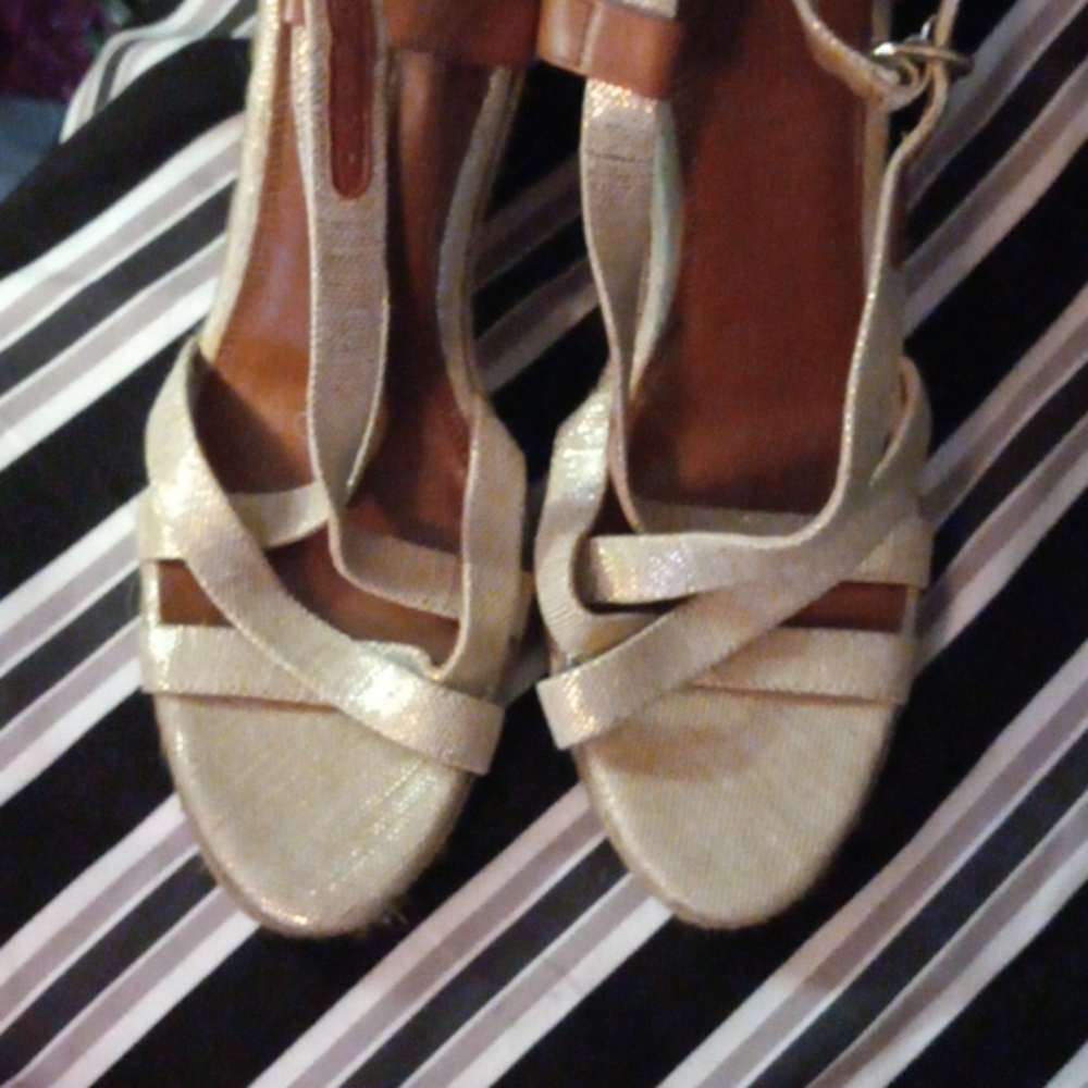 Shoes - Picture 8 of 9